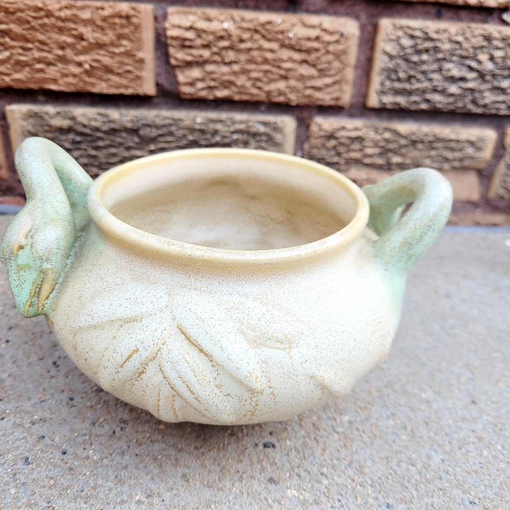 VINTAGE WELLER POTTERY PATRICIA PLANTER